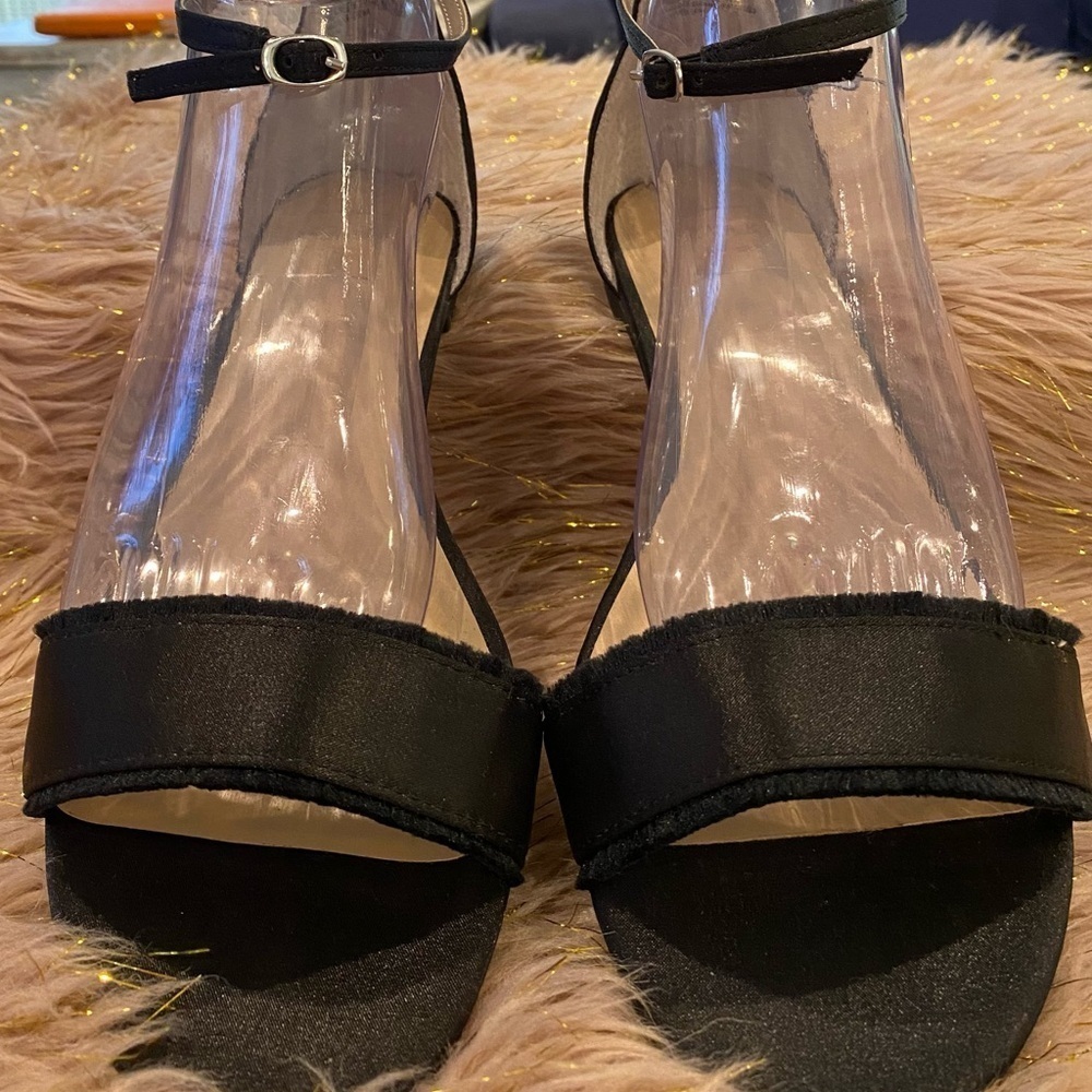 Kaari Blue Women's size 10M Cyndi Black Flats Satin Sandals Holiday Party NWOT